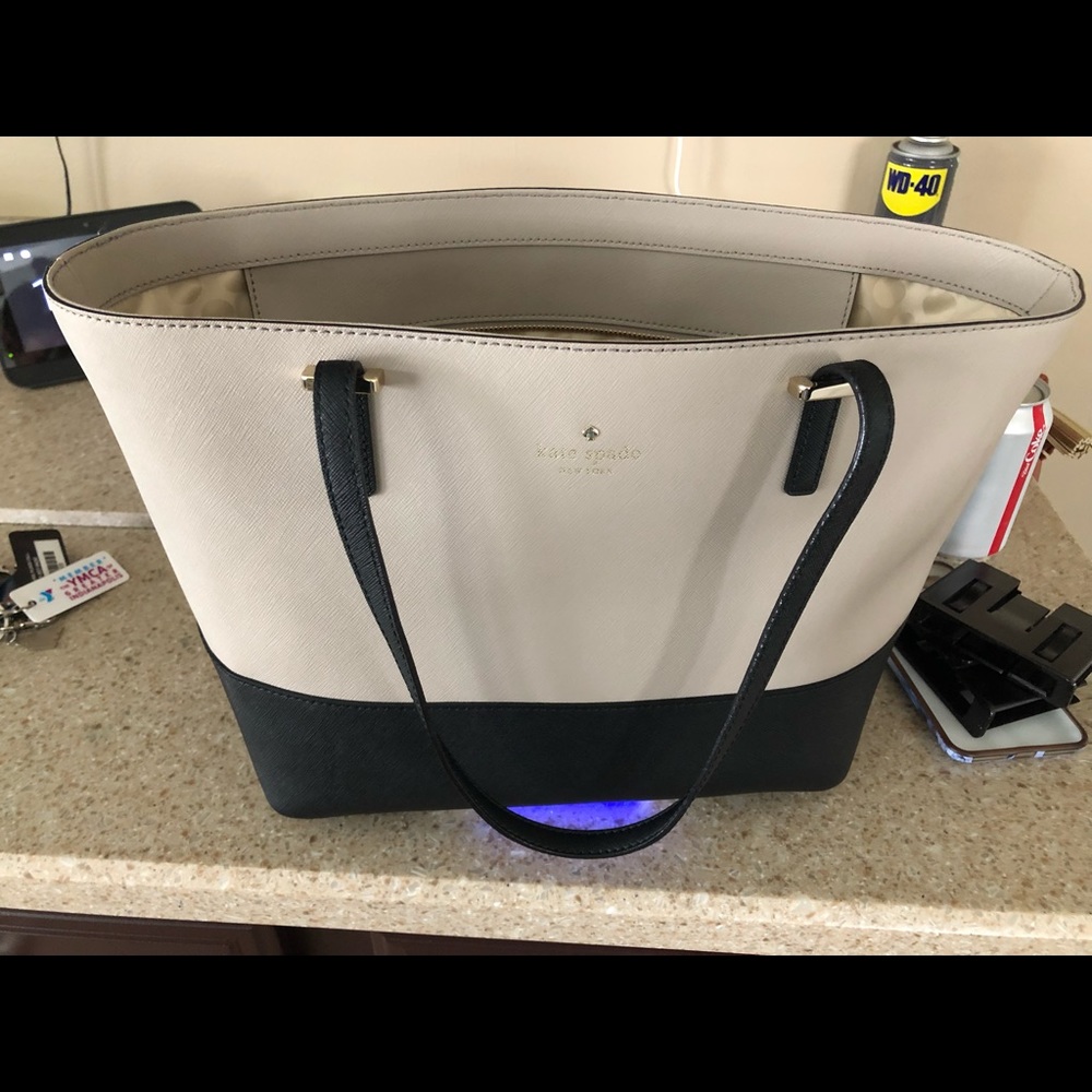 Kate Spade Everpurse iPhone charging handbag